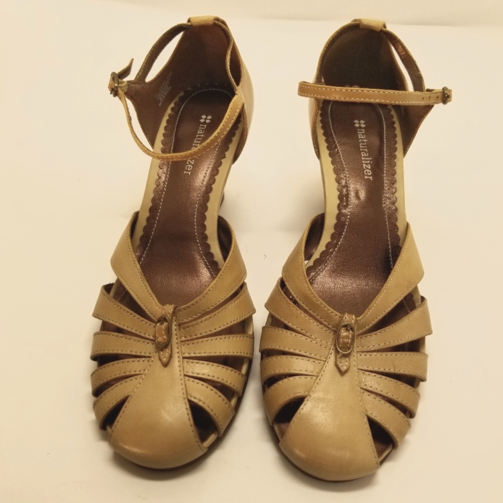 Naturalizer Bevan Woman Sz 7.5W Honey Oat Leather Strappy Sandal Closed Toe